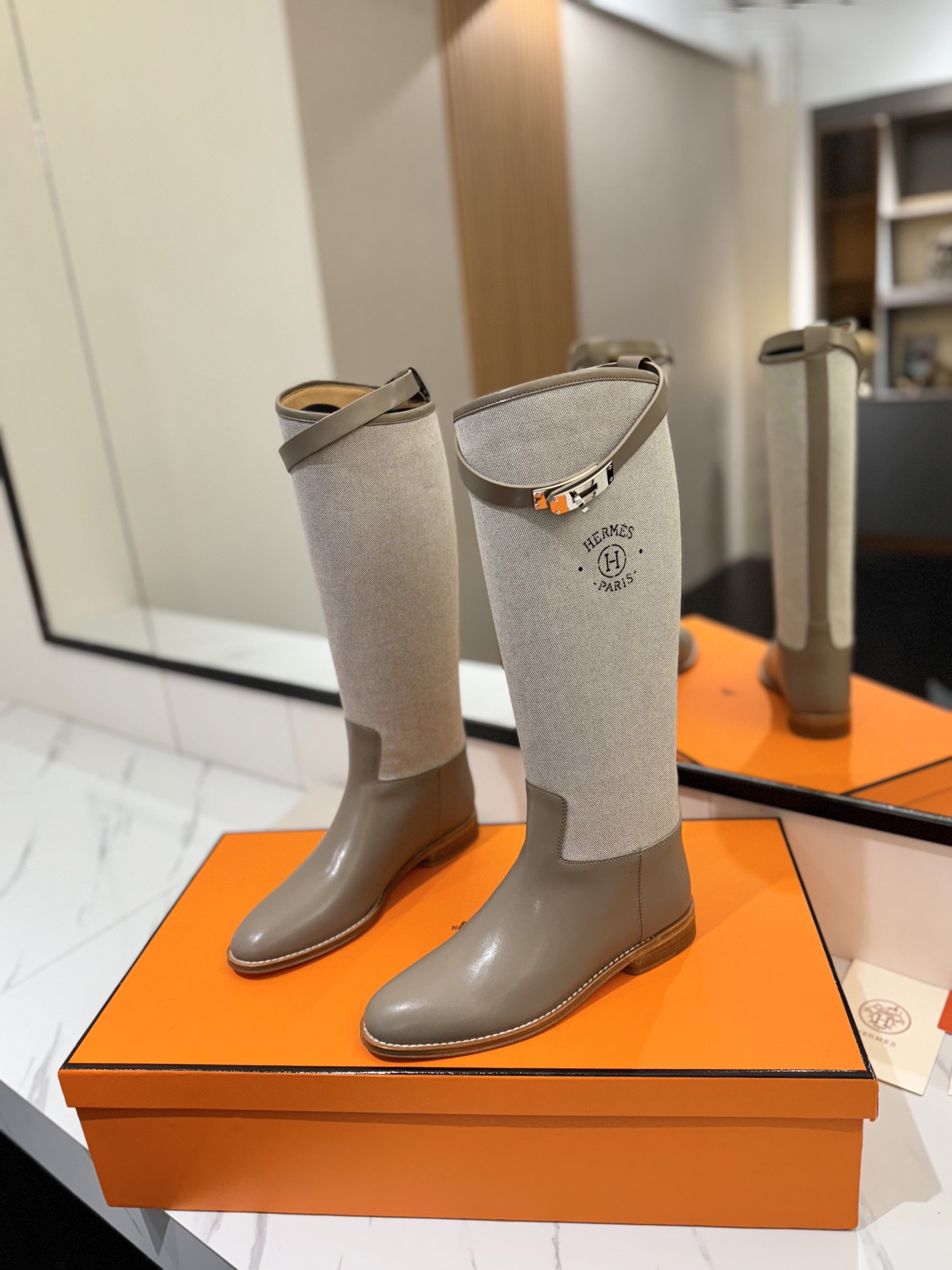 ua H**me5 jumping boots