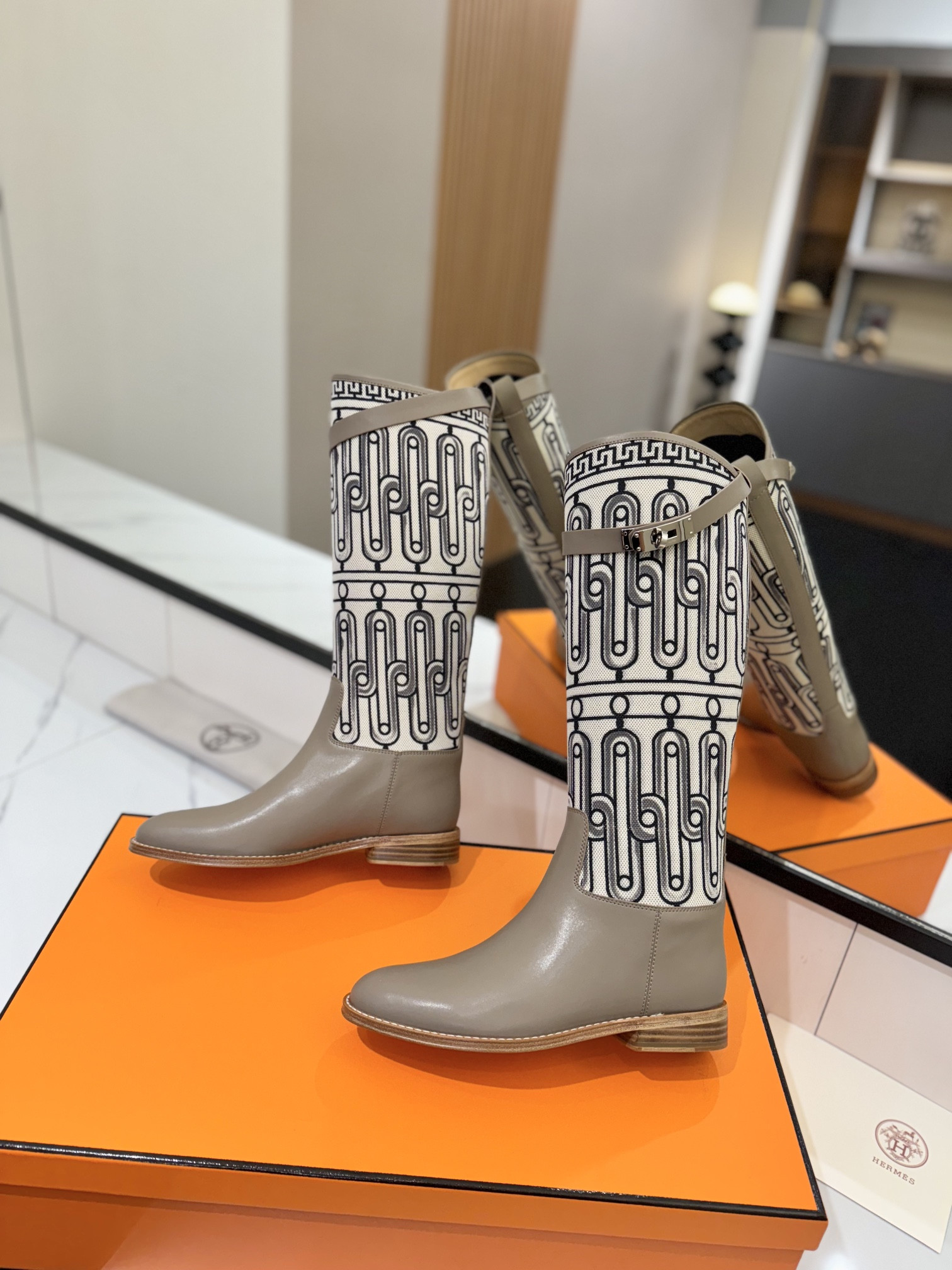 ua H**me5 jumping boots