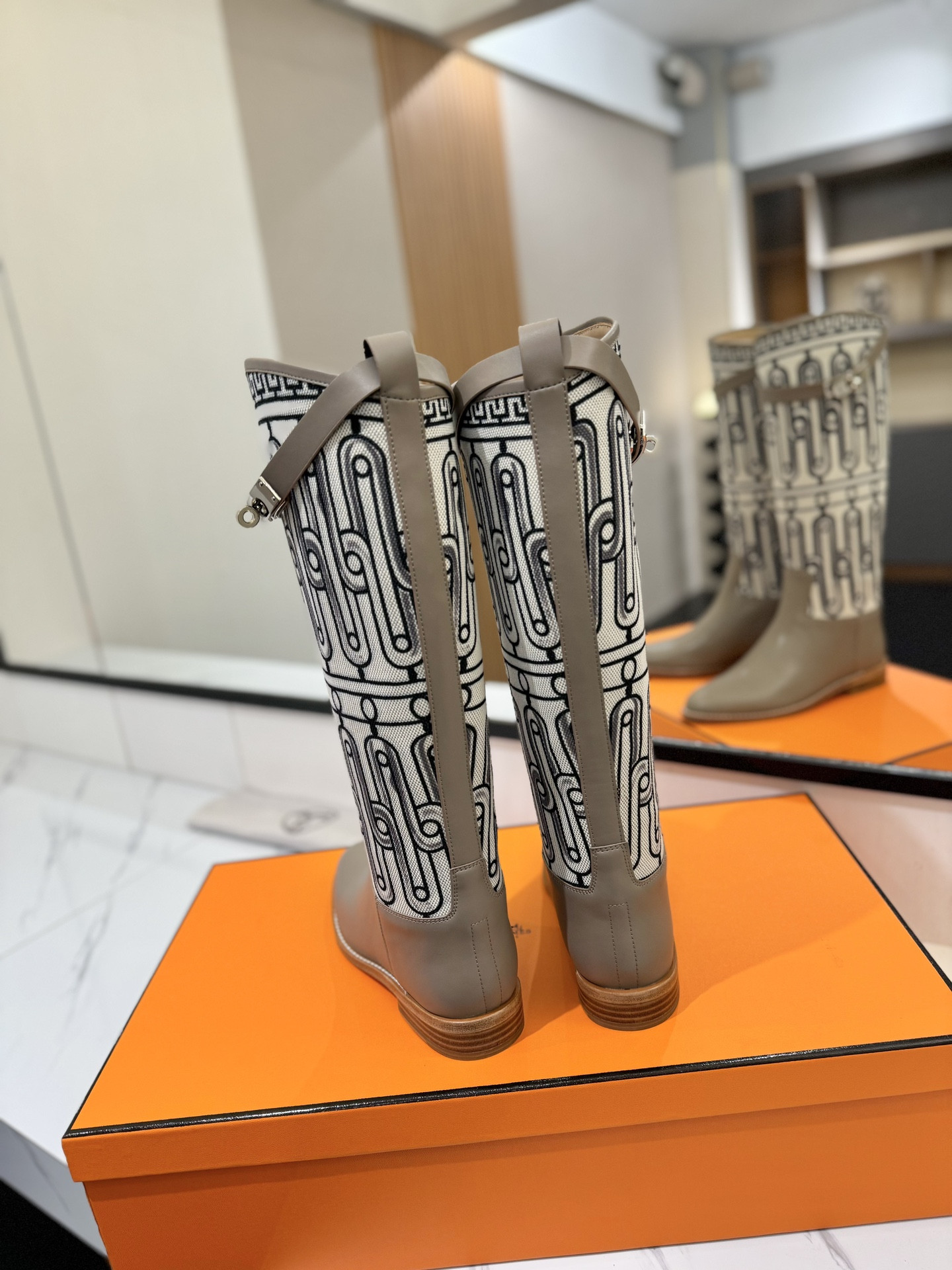 ua H**me5 jumping boots