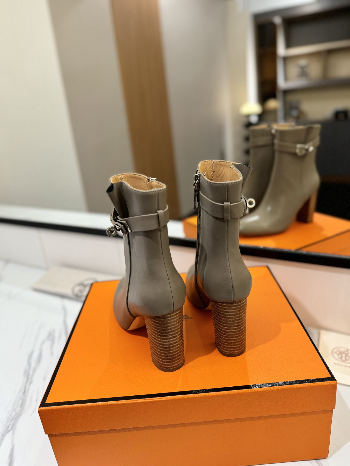 ua H**me5 kelly jumping boots