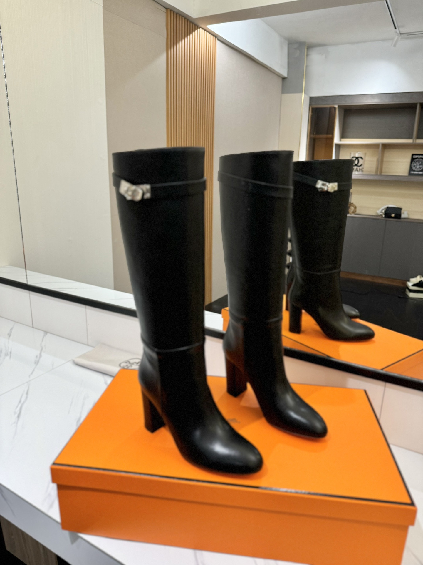 ua H**me5 jumping boots (heel height 8.5cm)