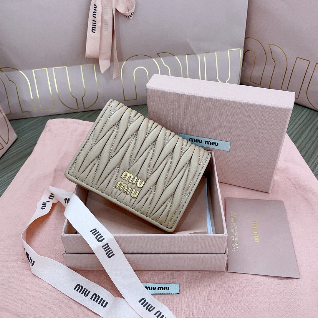 Miu Miu Small matelassé nappa leather wallet 11.2x8.5cm