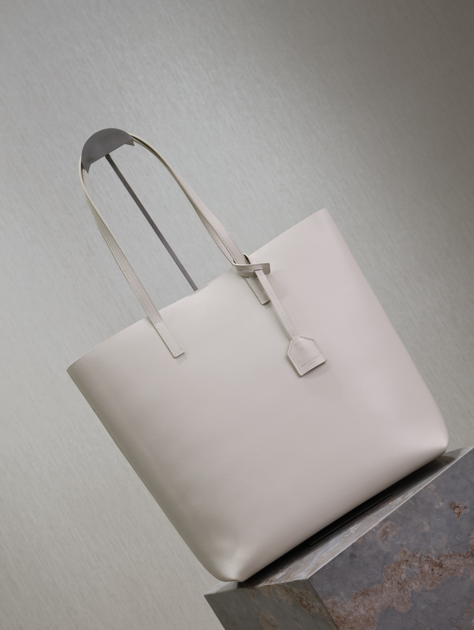 y*l shopping Sa**t Lau*nt in leather 32.5×35×10.5cm