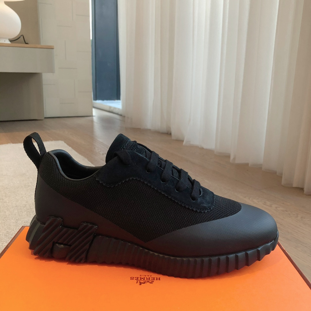 ua H**me5 bouncing sneaker