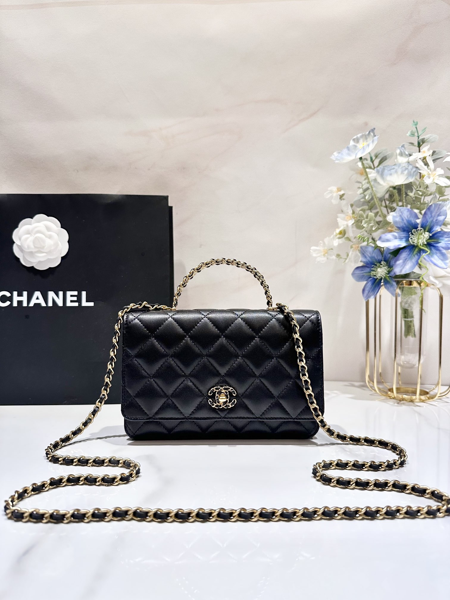 Ch*el woc classic wallet on chain 19cm