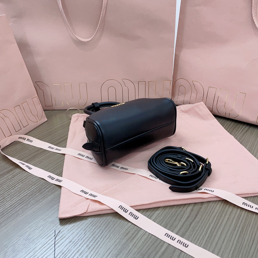 Miu Miu Dumpling bag 18X11.5X8cm