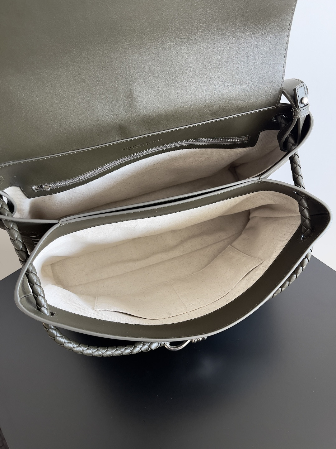 bo*te*ga Ve*ne*ta medium andiamo messenger 37x26x13cm
