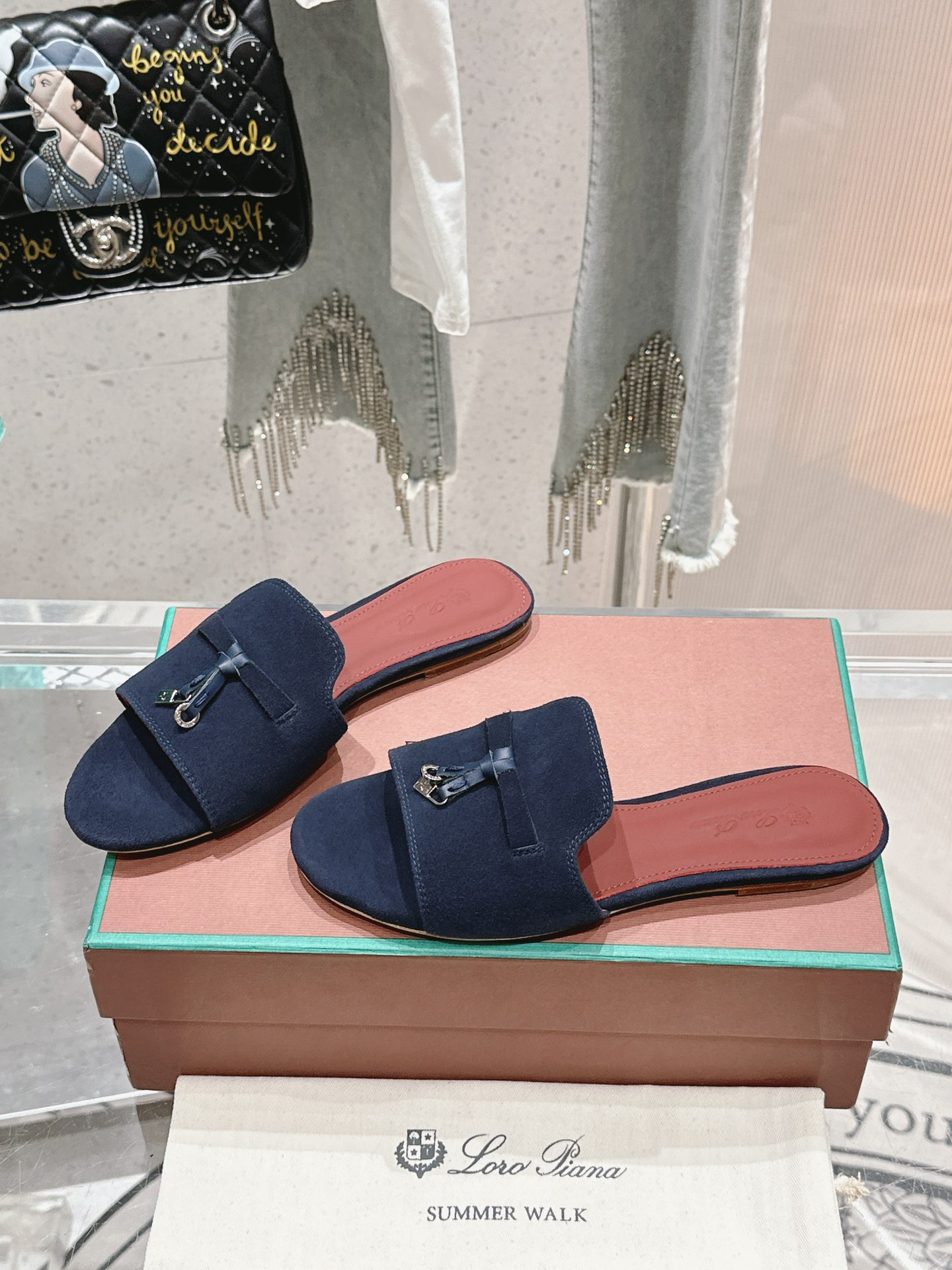 ua L**o p*ana summer charms sandal