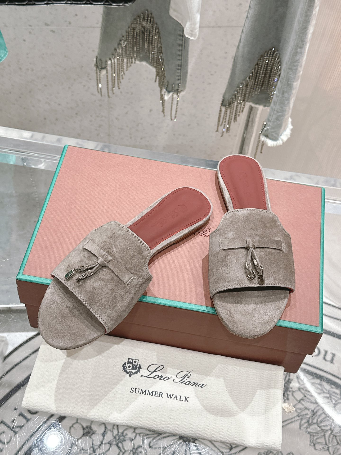 ua L**o p*ana summer charms sandal