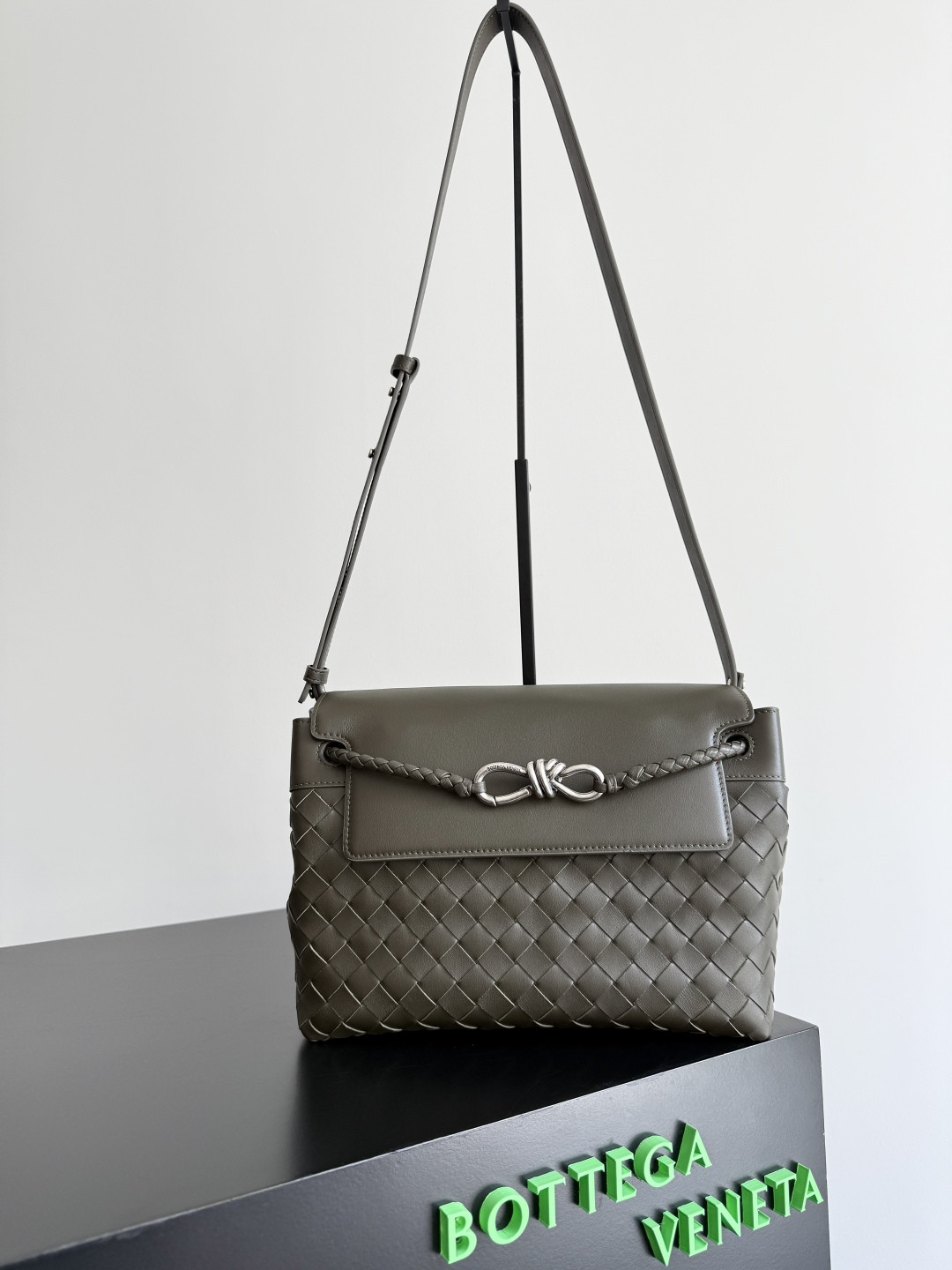 bo*te*ga Ve*ne*ta small andiamo messenger 29x20x13cm
