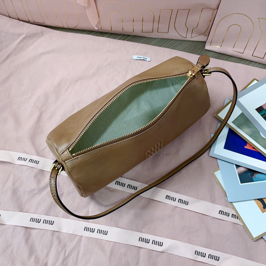 Miu Miu Nappa leather pouch 22x9x9cm