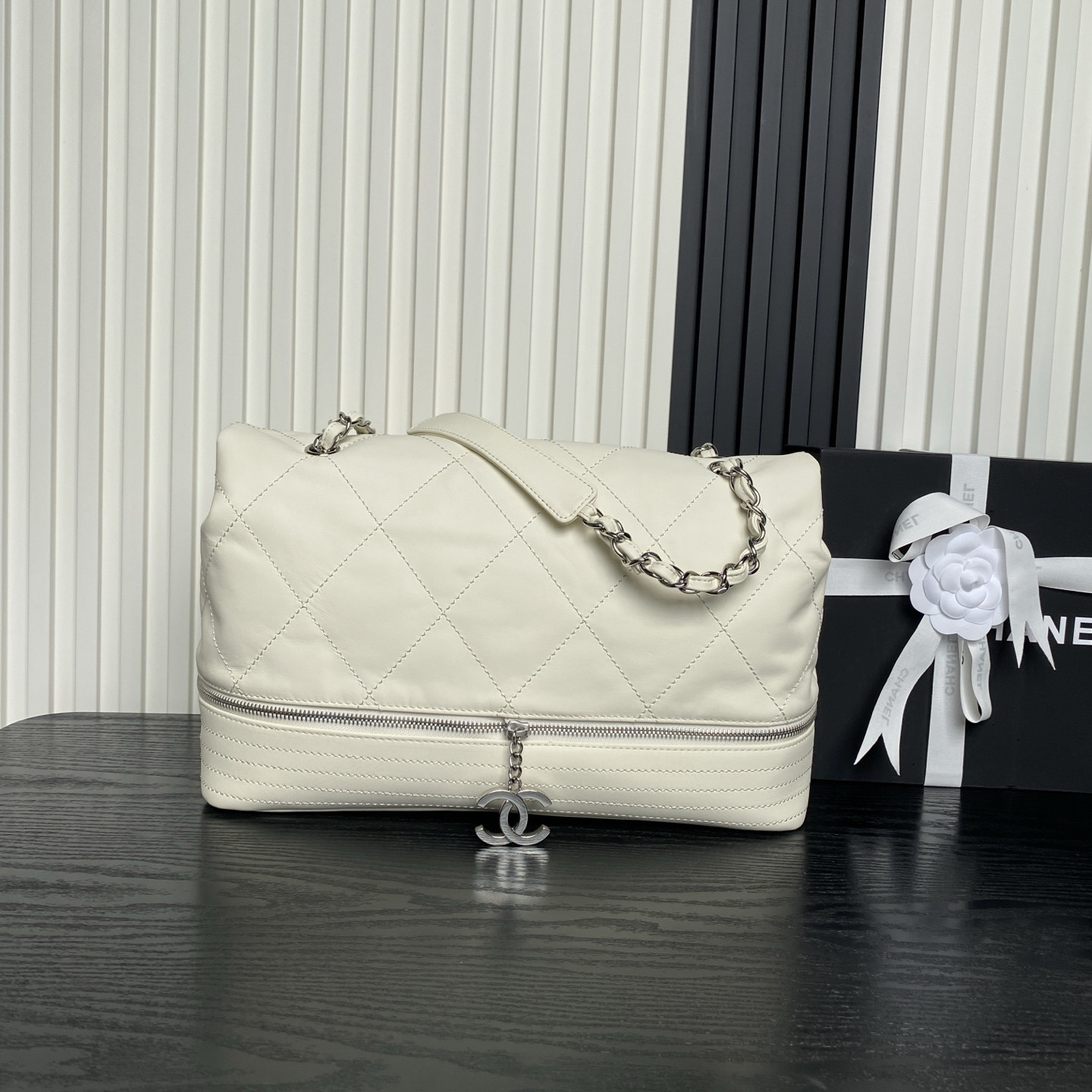 Ch*el vintage graffiti tote airport bag 36x24x12cm