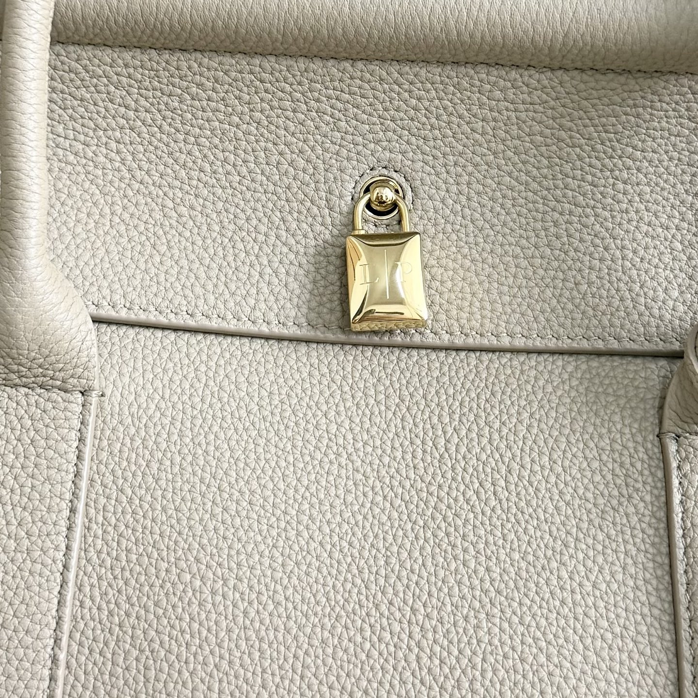 L**o p*ana loom l32 calfskin 33x23x18cm