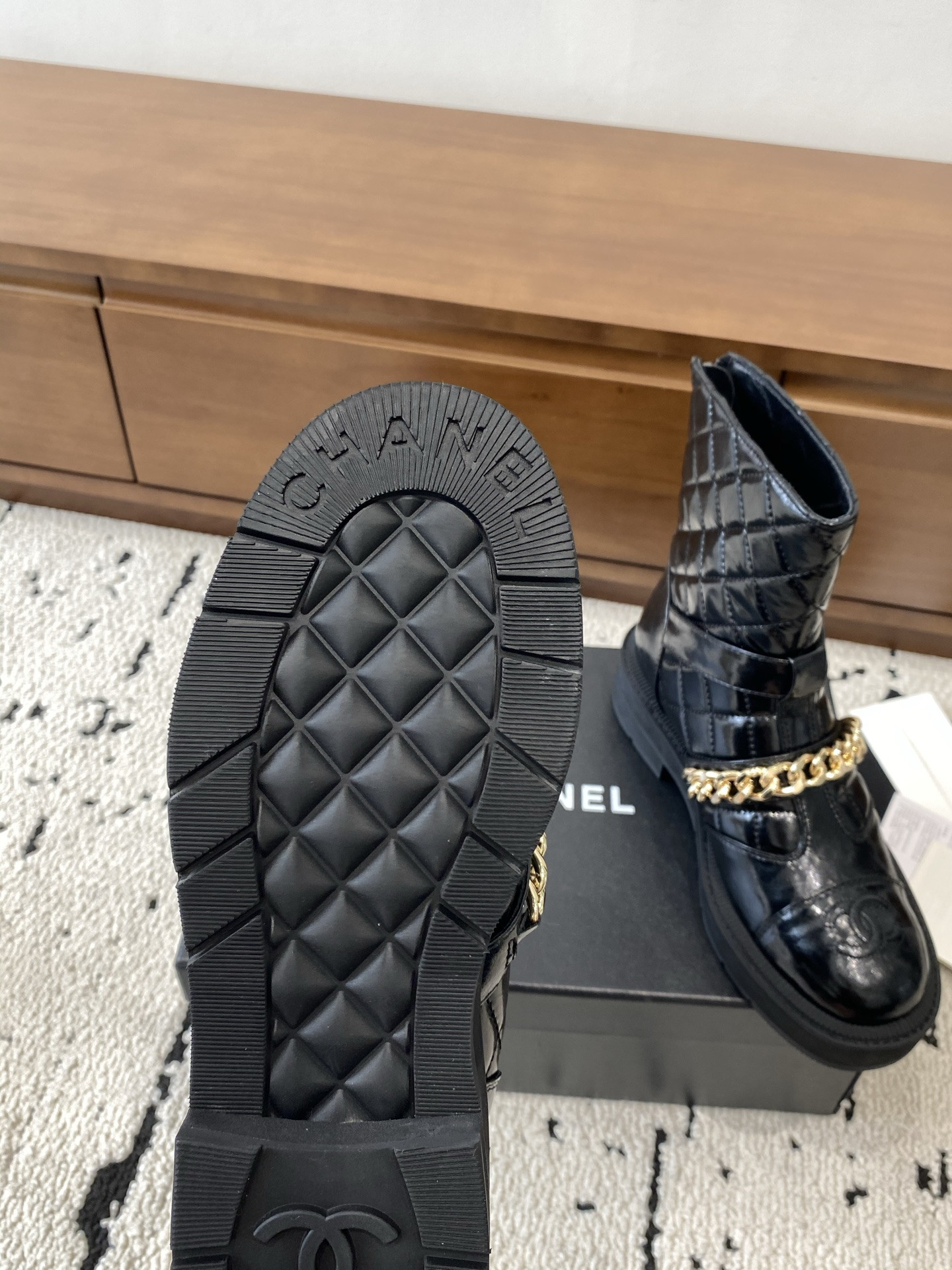 ua Ch*el boots