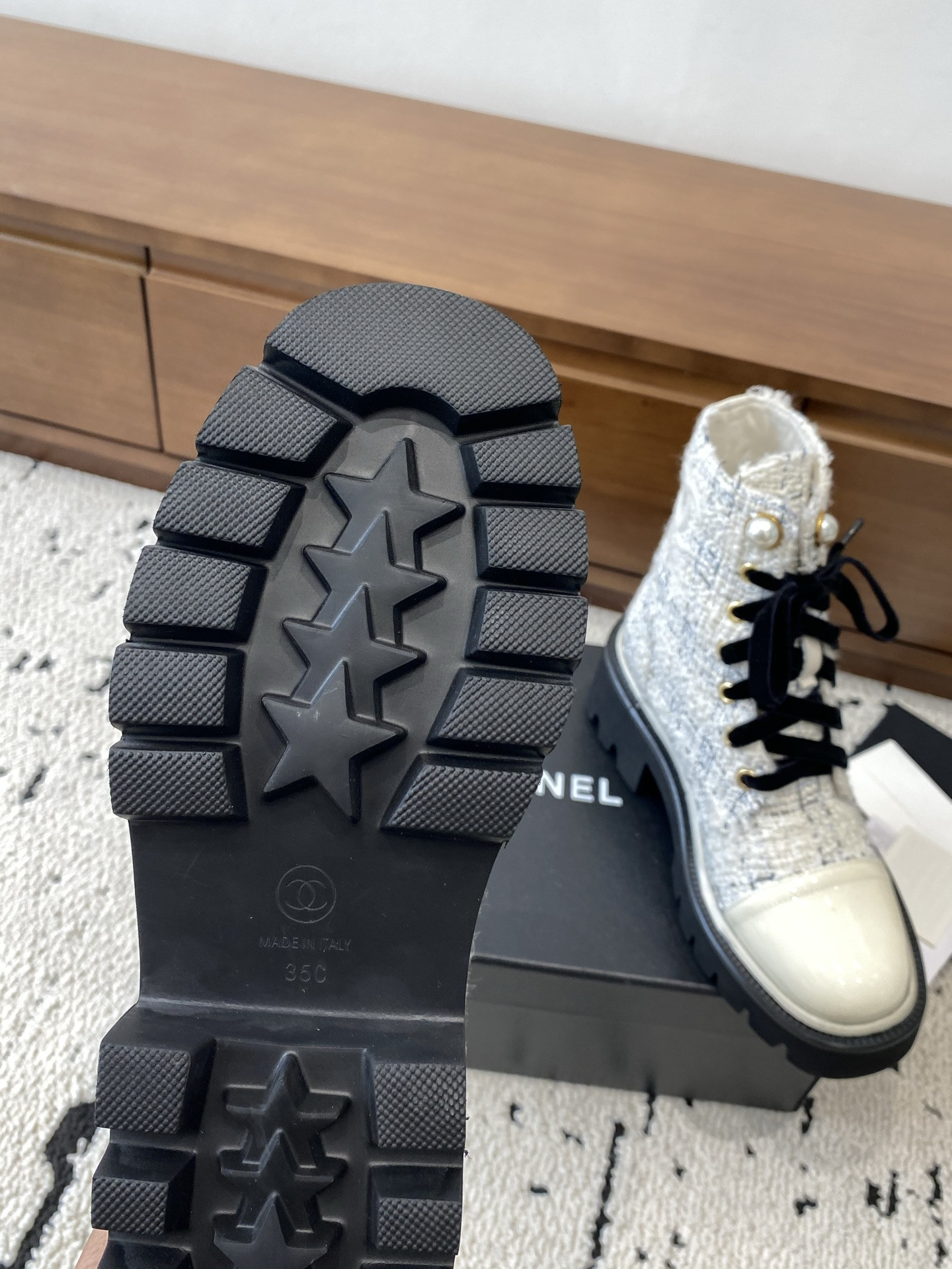 ua Ch*el boots