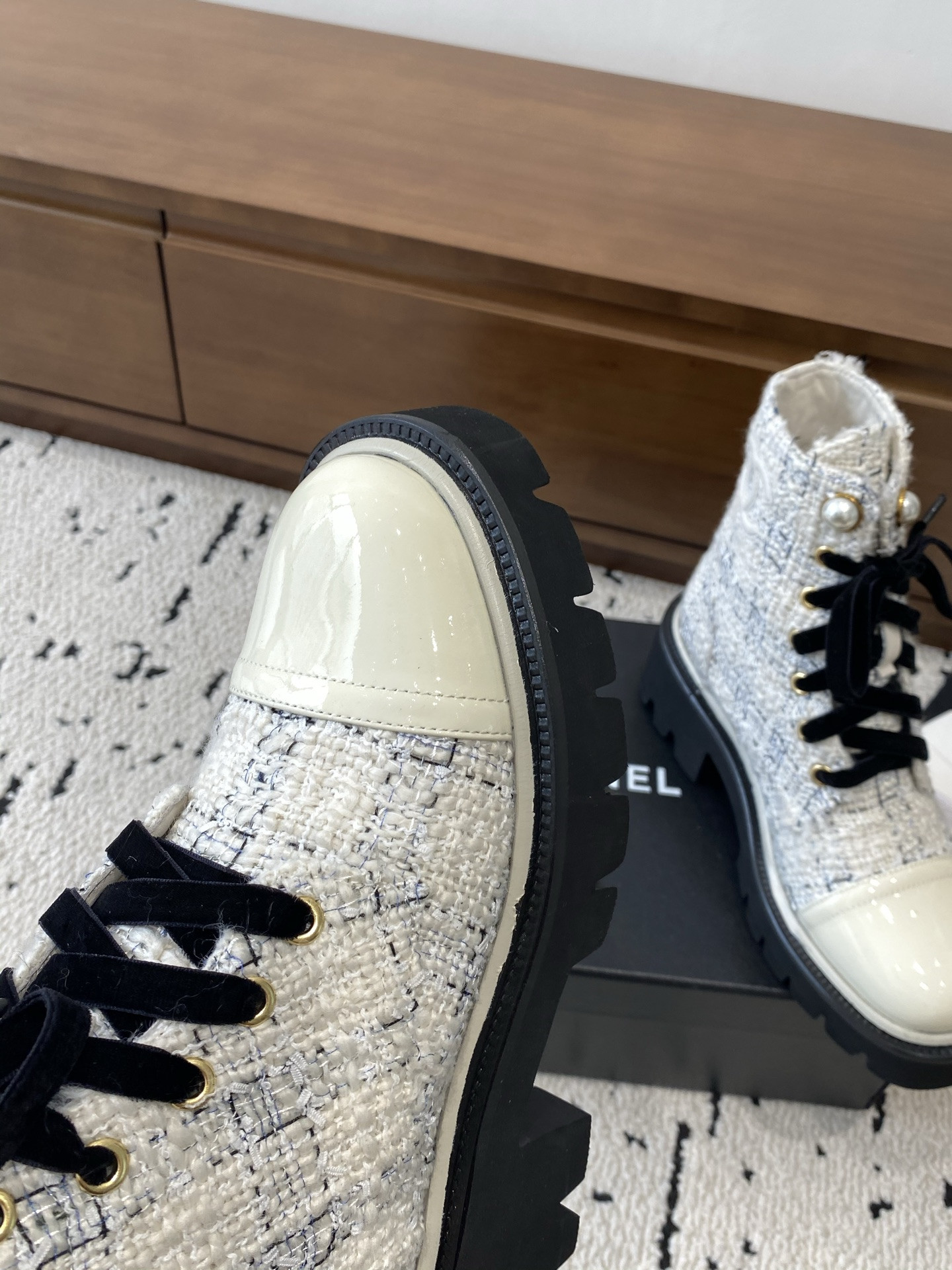 ua Ch*el boots