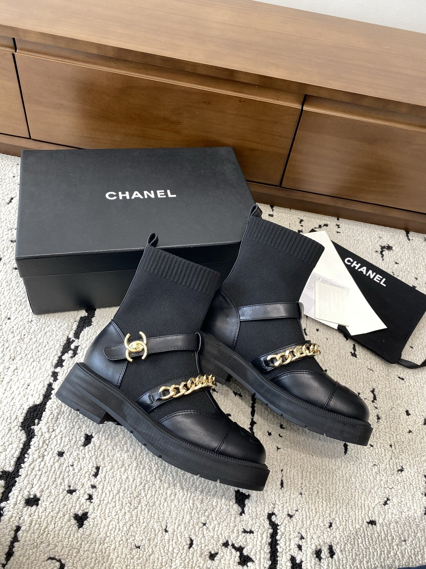 ua Ch*el boots