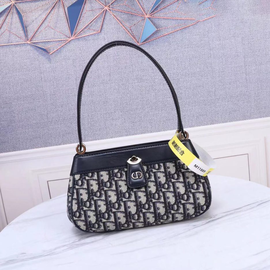 small D*or key bag