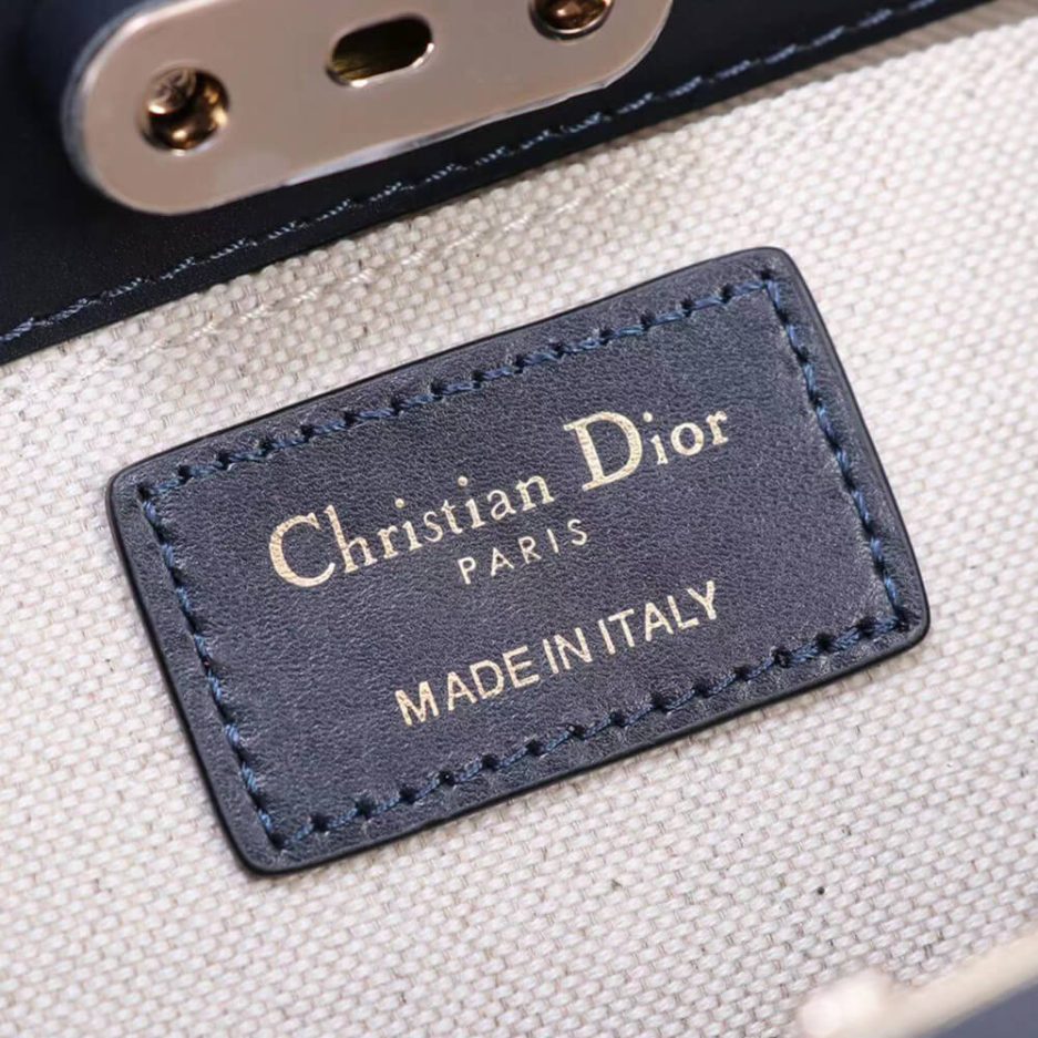 small D*or key bag