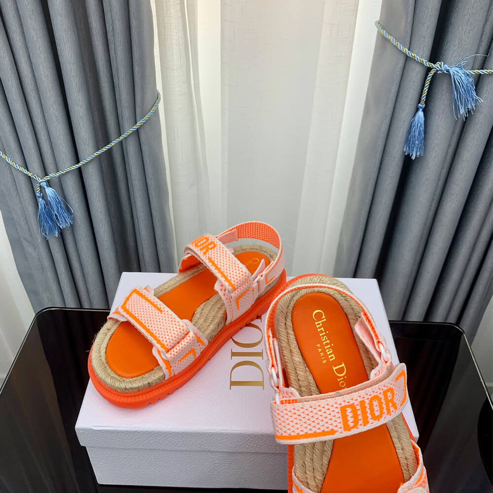 D*oract sandal