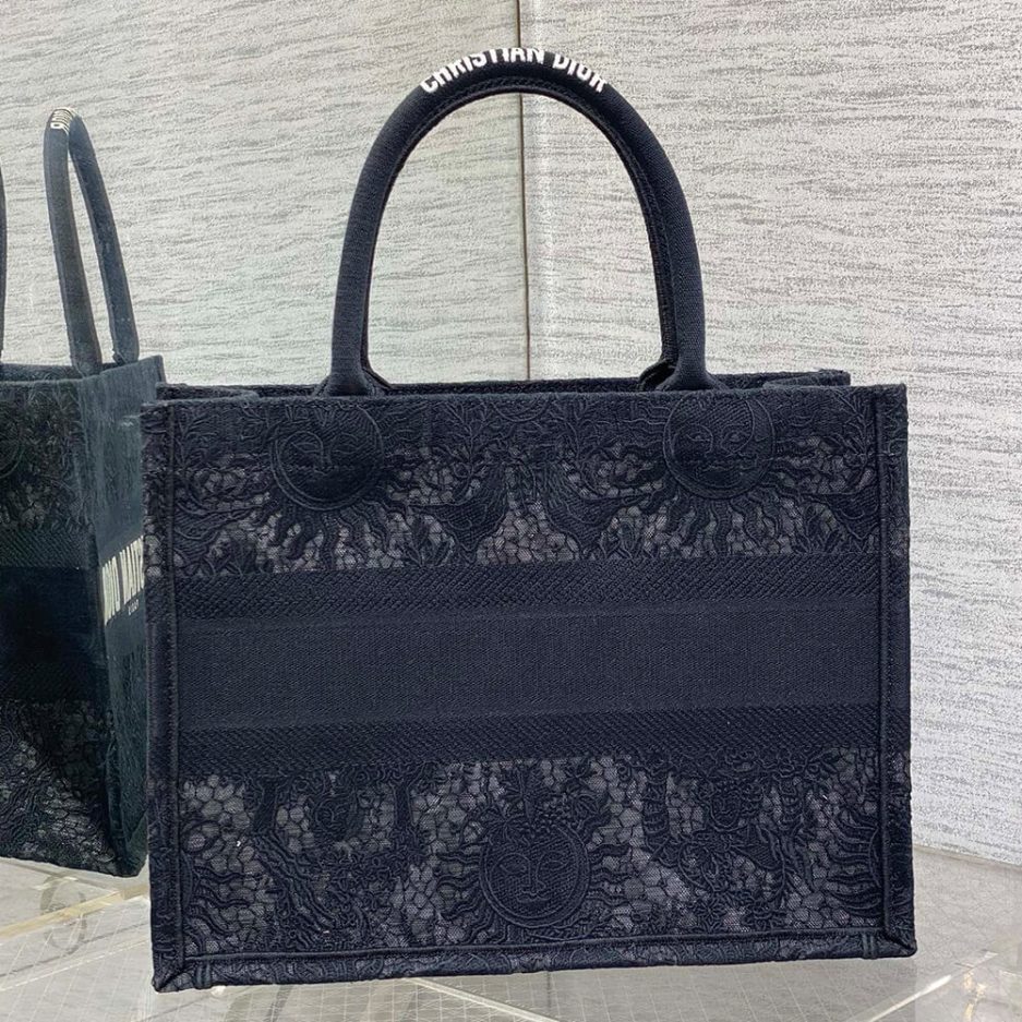 medium D*or book tote